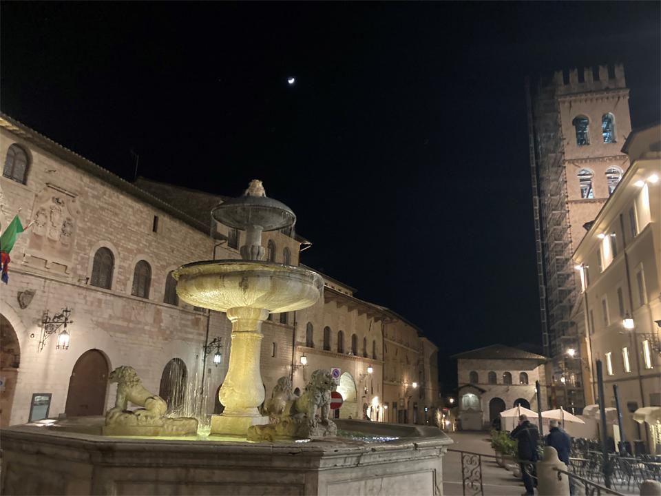 Assisi bei Nacht