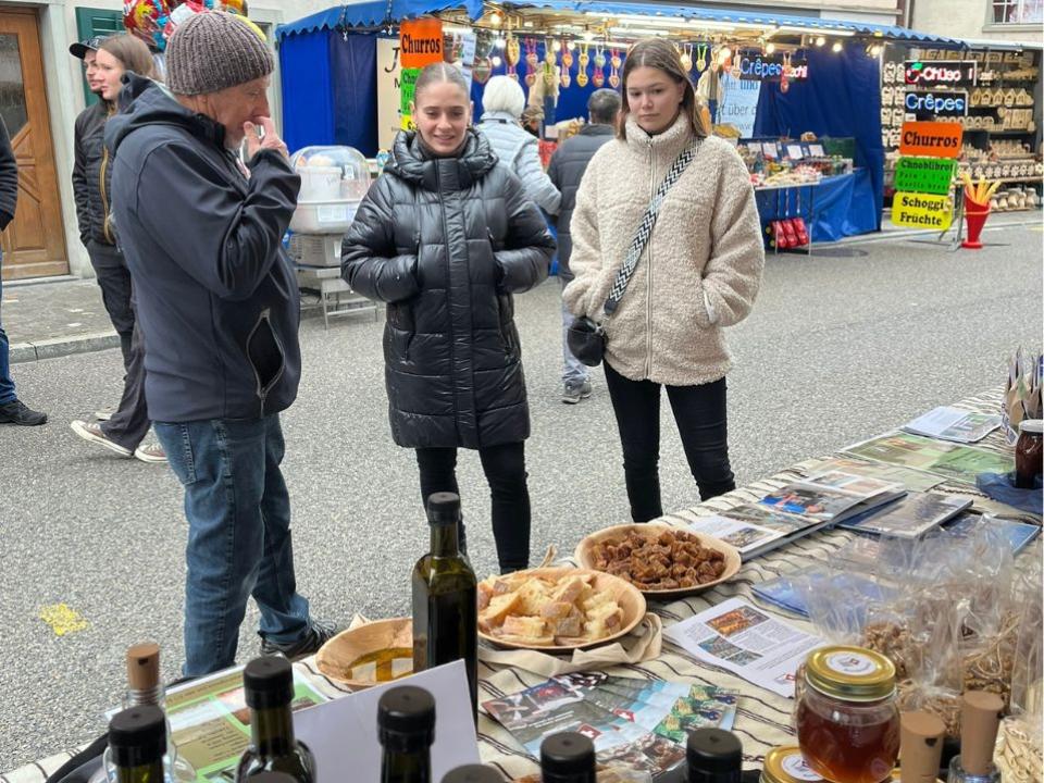 Swiss for Greece - Verkauf am Jahrmarkt in Steckborn