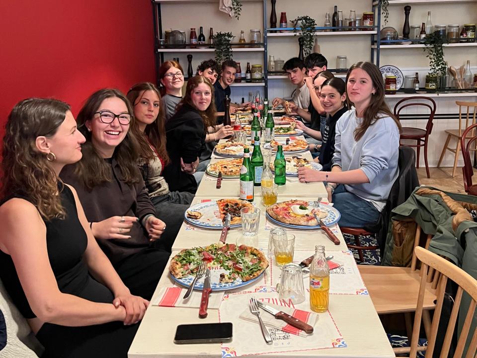 Beim Pizzaessen