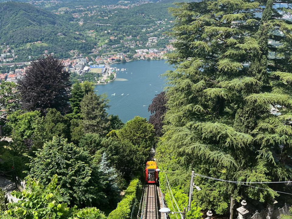 Mit der Zahnradbahn nach Brunate