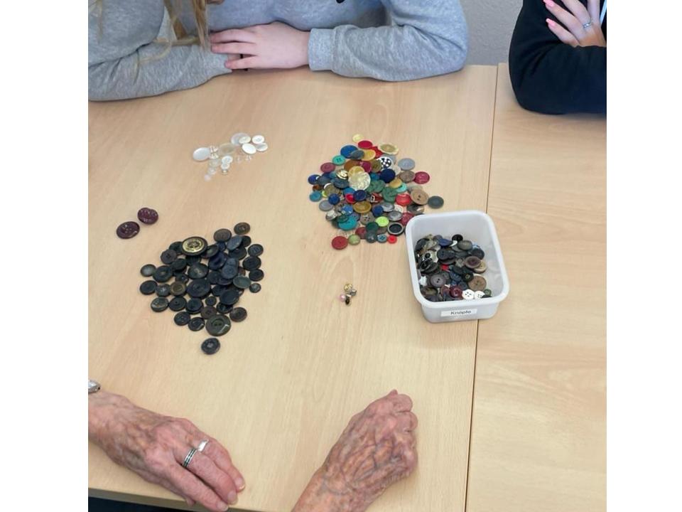 Knopfspiel im Alterszentrum