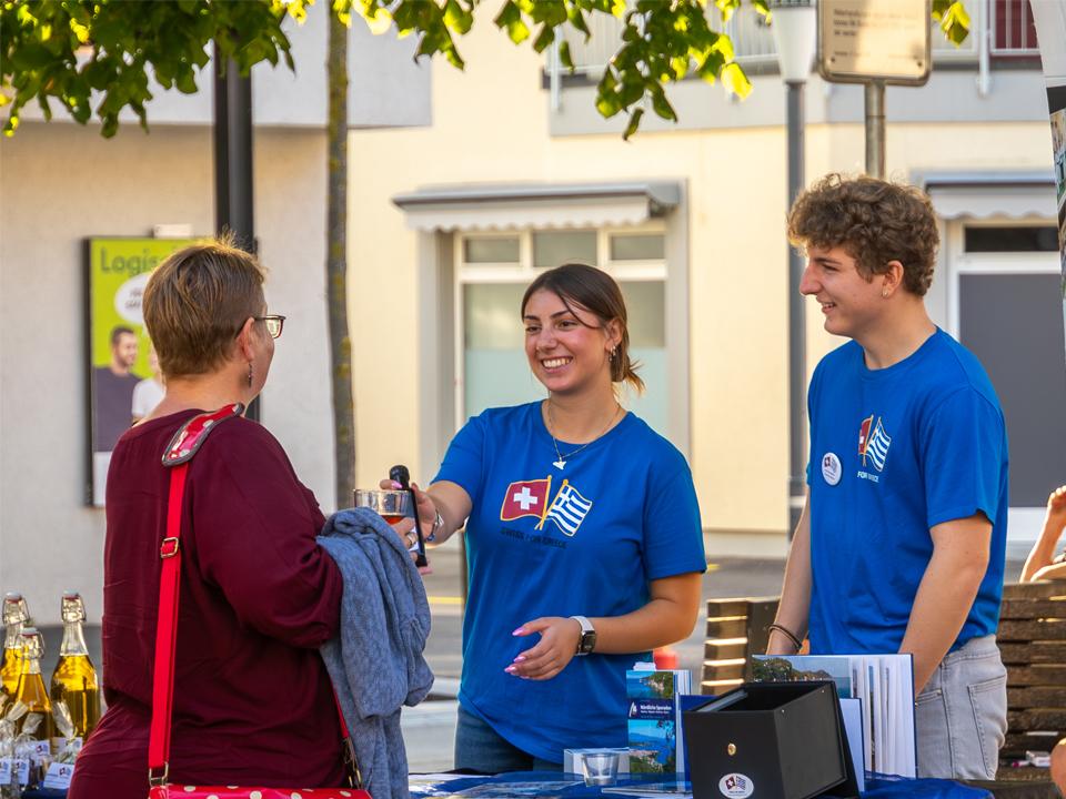 Verkaufs- und Informationsstand am Benefizkonzert
