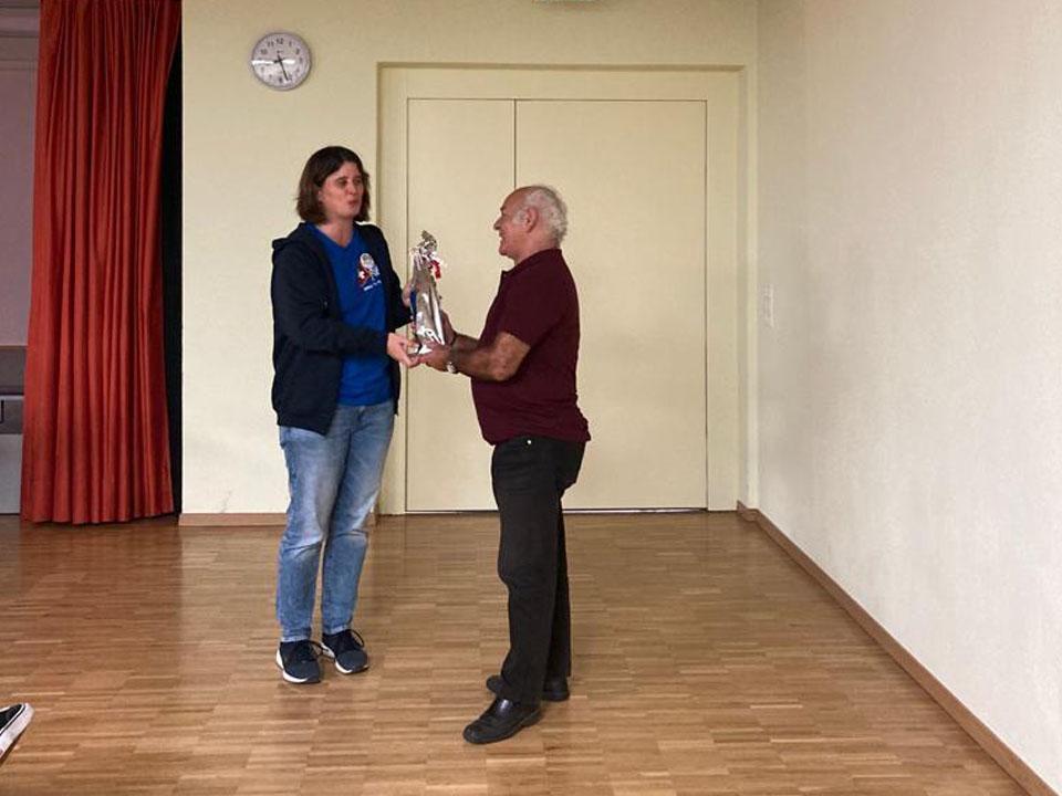 Geschenkübergabe