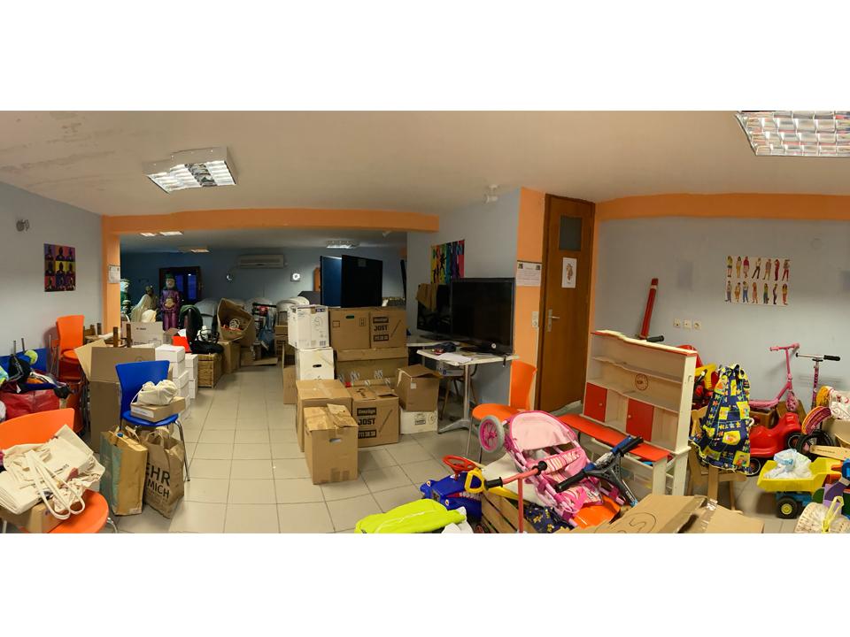 Materialspende für Kindergärten, Musikschule und Spital