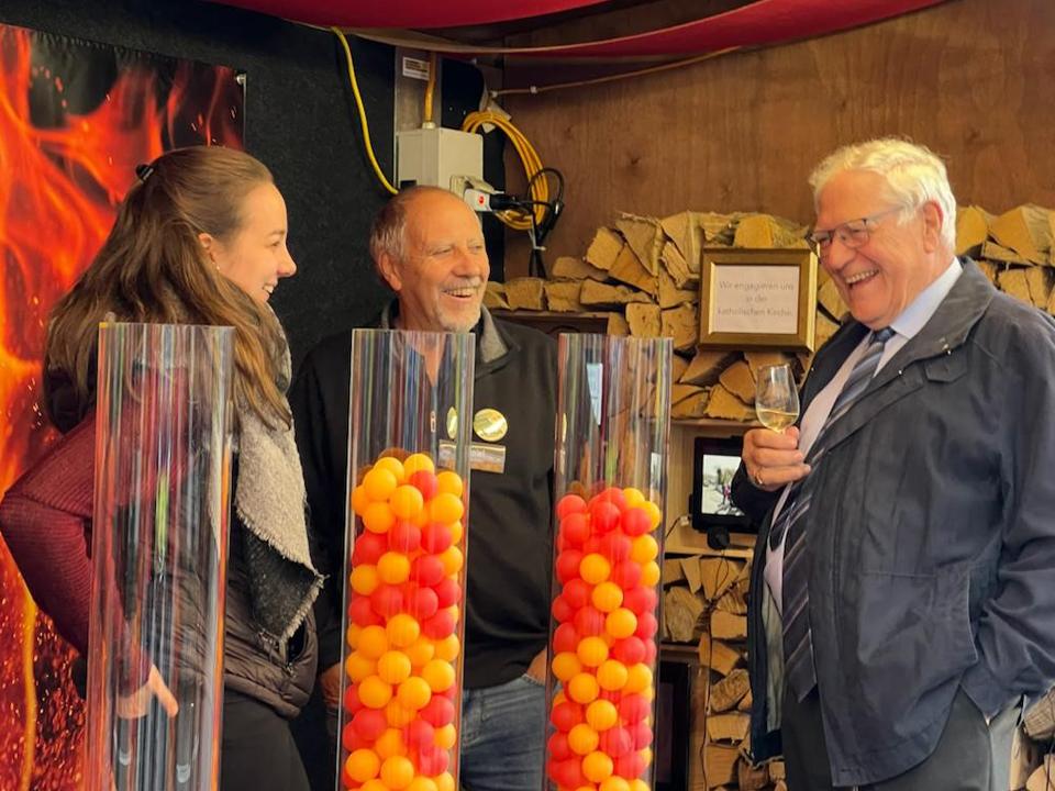 Gespräch am WEGA-Stand