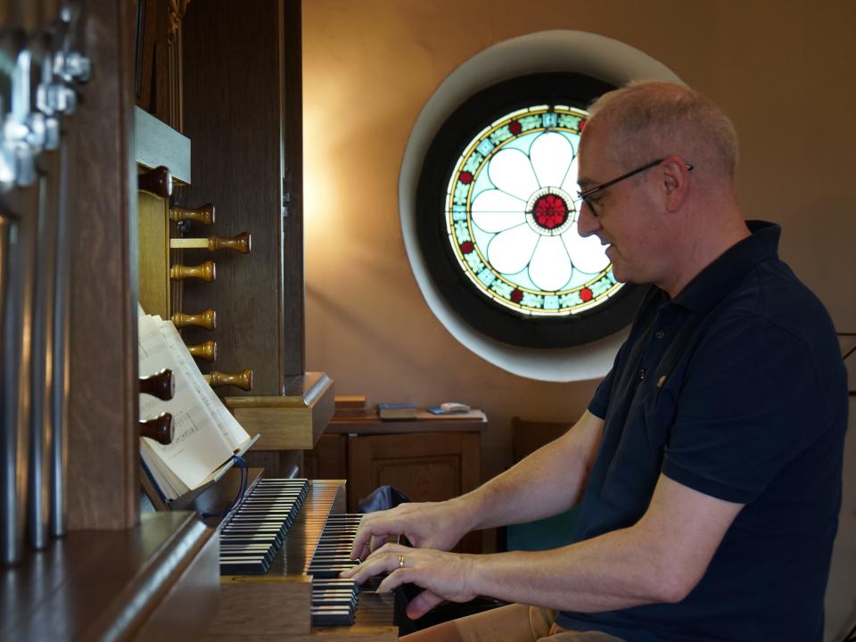 Organist E. Helg, Workshop mit Bruder Leo