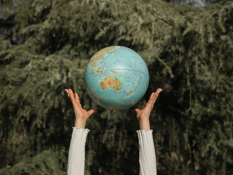 Die Welt in den Händen