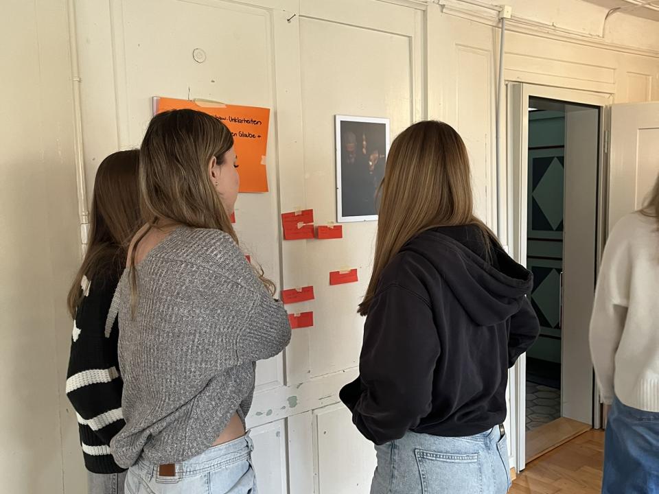 Einblick in den Firmweg