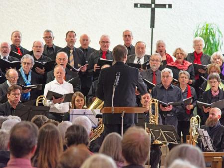 Zwei volle Kirchen beim Jubiläumskonzert