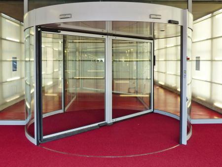 ...eintreten / austreten