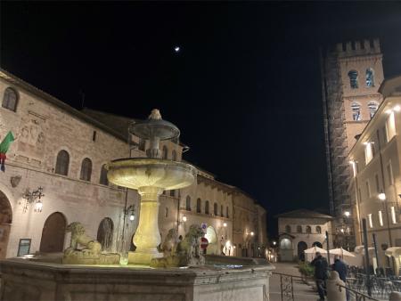 Assisi bei Nacht