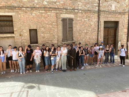 Begeisterte Jugendliche in Assisi