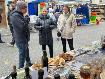 Swiss for Greece - Verkauf am Jahrmarkt in Steckborn