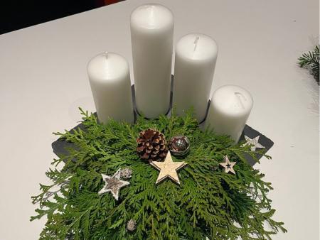 Adventsdeko - fertiges Adventsgesteck