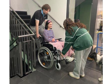 Übung mit dem Rollstuhl