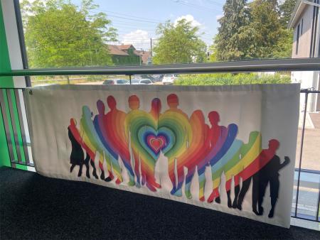 Plakat Pride Month im Treppenhaus des Zentrum Franziskus