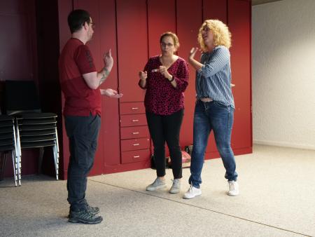 spielend auftreten 1