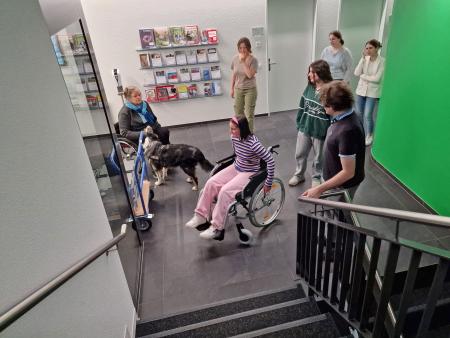 Übung mit dem Rollstuhl