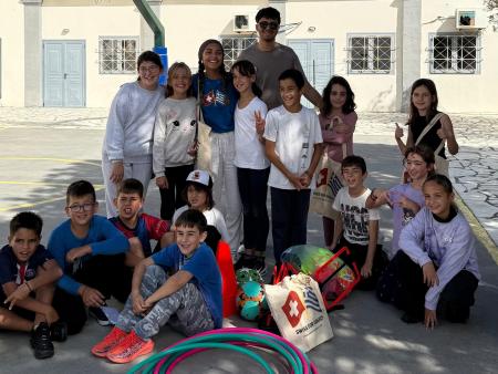 Übergabe vom Spielmaterial