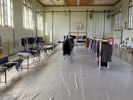 Kleidertausch in der Pestalozzi-Turnhalle
