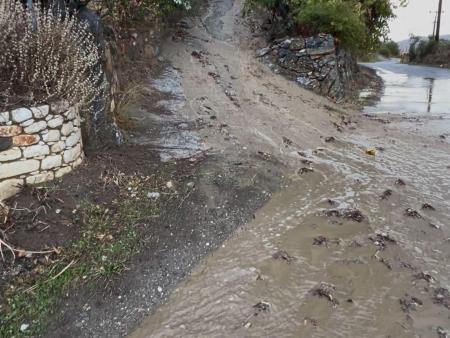 Regen und Schlamm - hier musste viel Holz hochgetragen werden