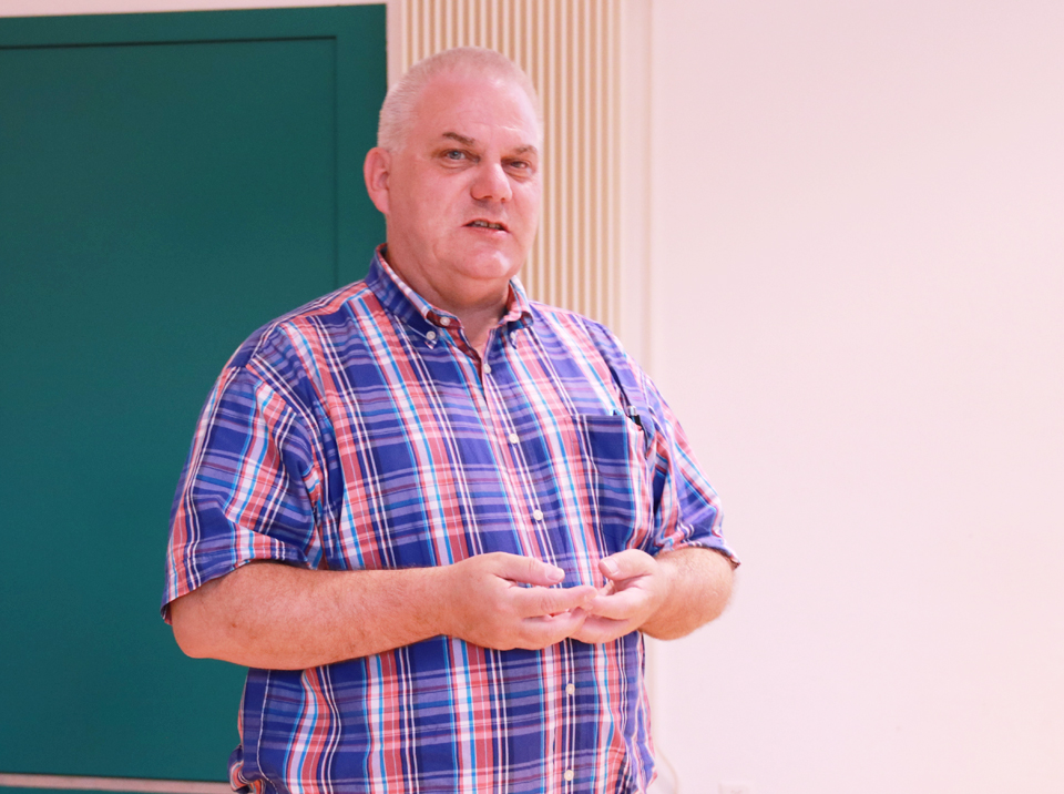Thomas Mauchle erläutert die Idee des Pastoralraums.