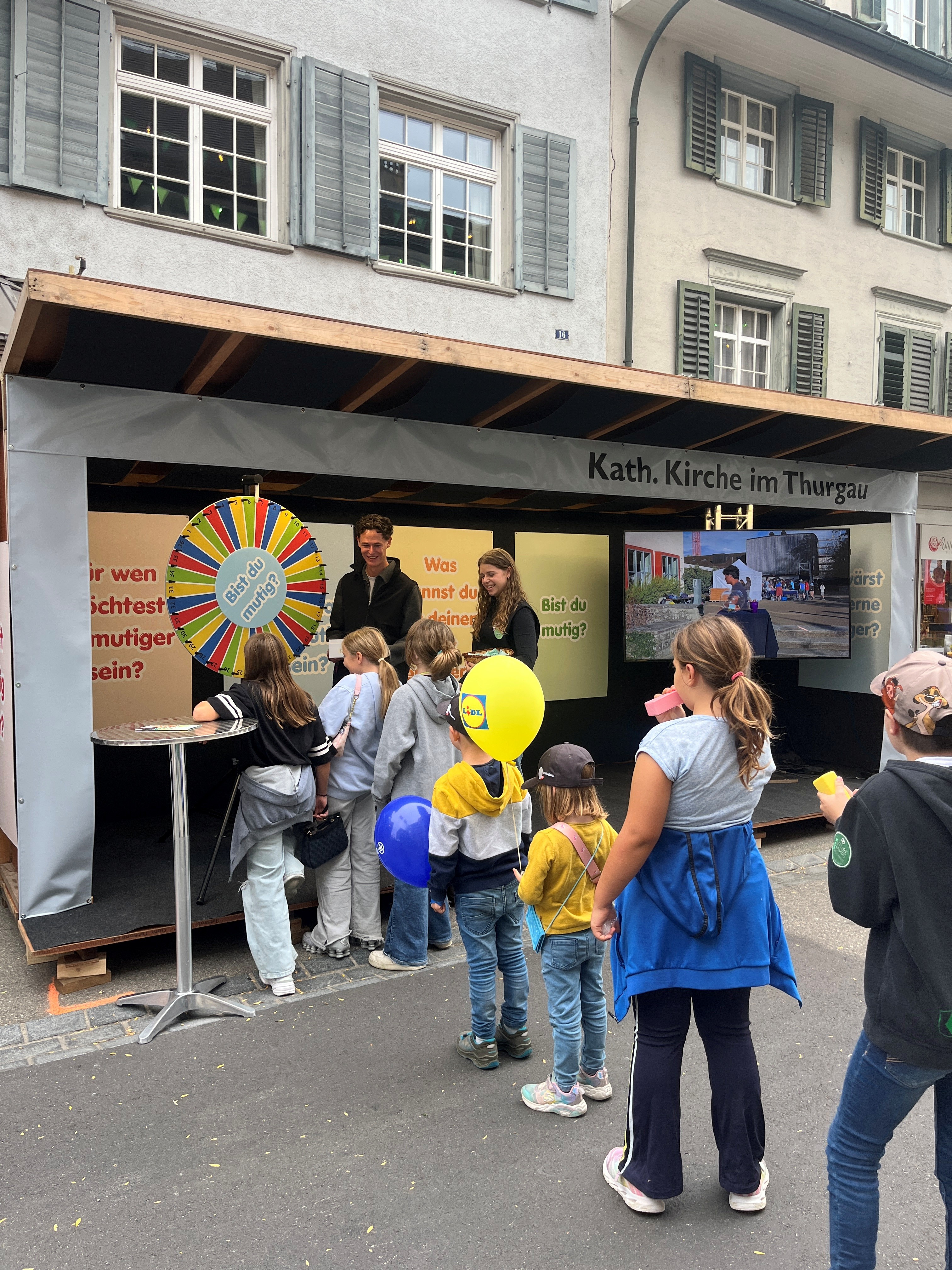 Schlange vor dem Juseso-Stand an der WEGA 2026