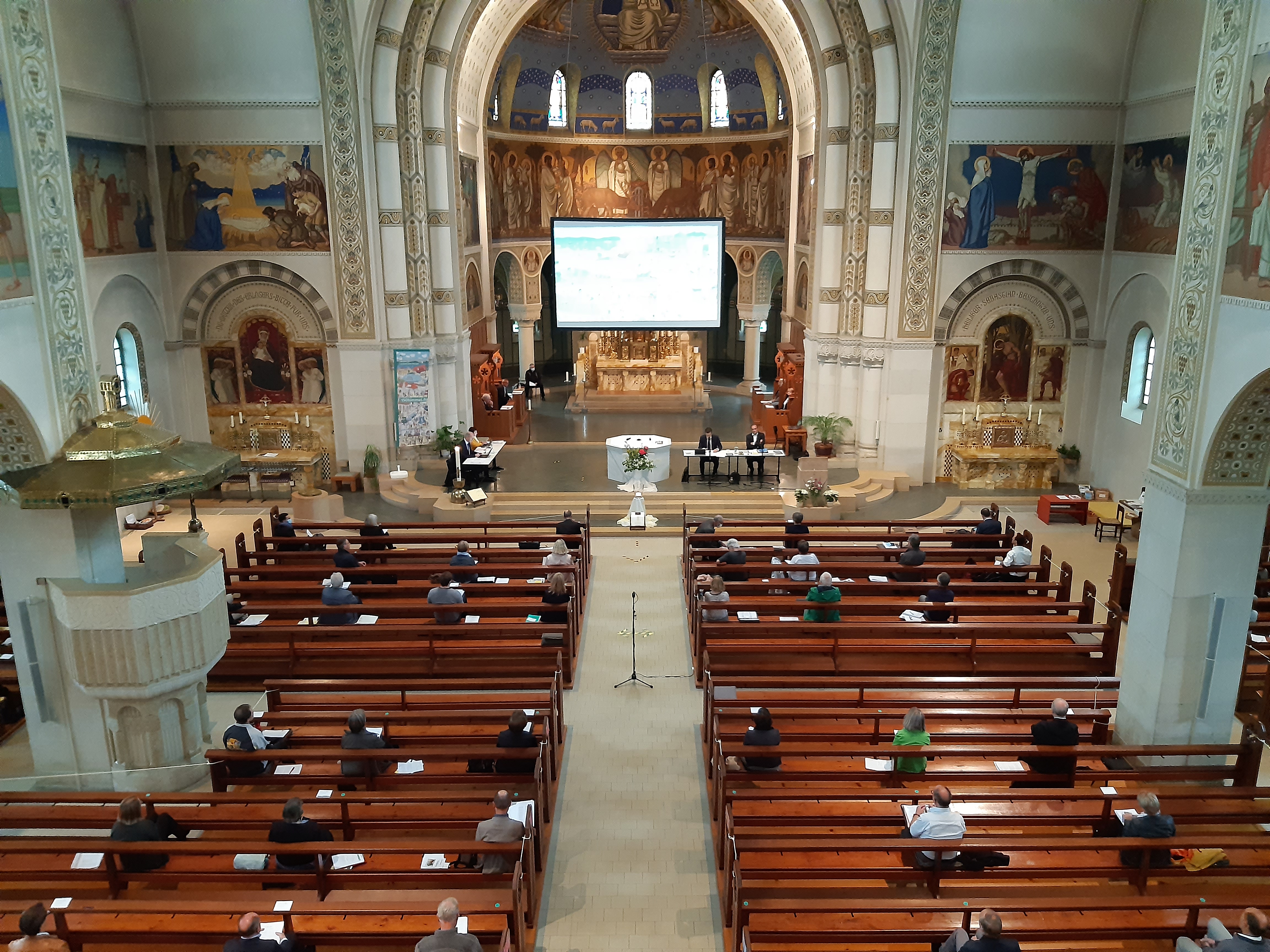 Ungewohntes Bild: Die Synoder der katholischen Landeskirche Thurgau tagte in der Romanshorner Kirche.